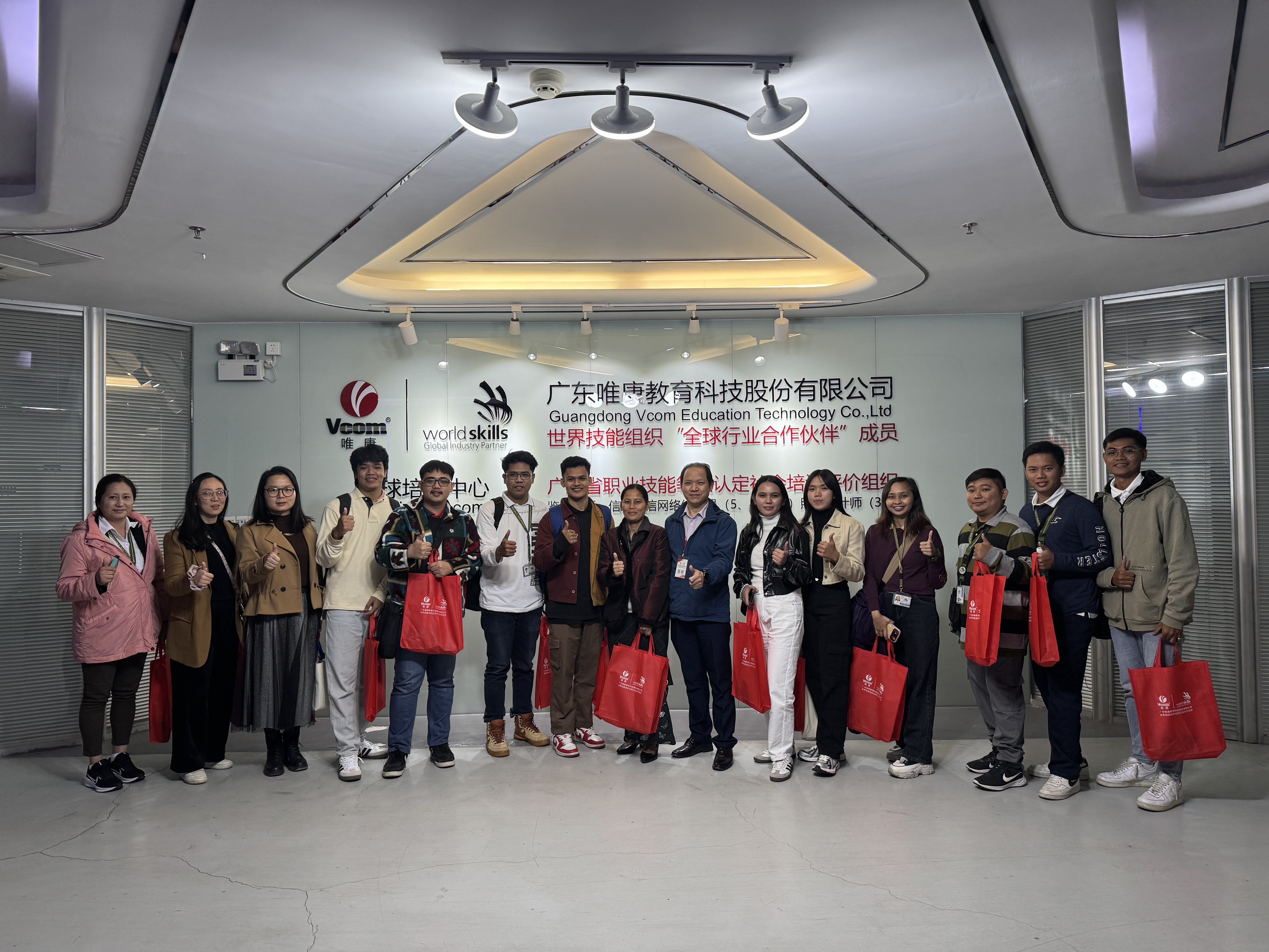 共探國際技能人才培養(yǎng)新機(jī)遇|菲律賓泛太平洋大學(xué)師生團(tuán)蒞臨唯康教育訪問交流
